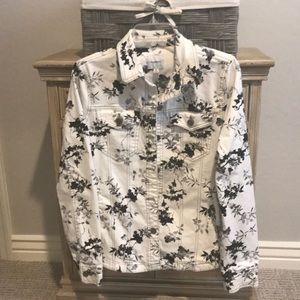 Jacket back and white with silver metal buttons